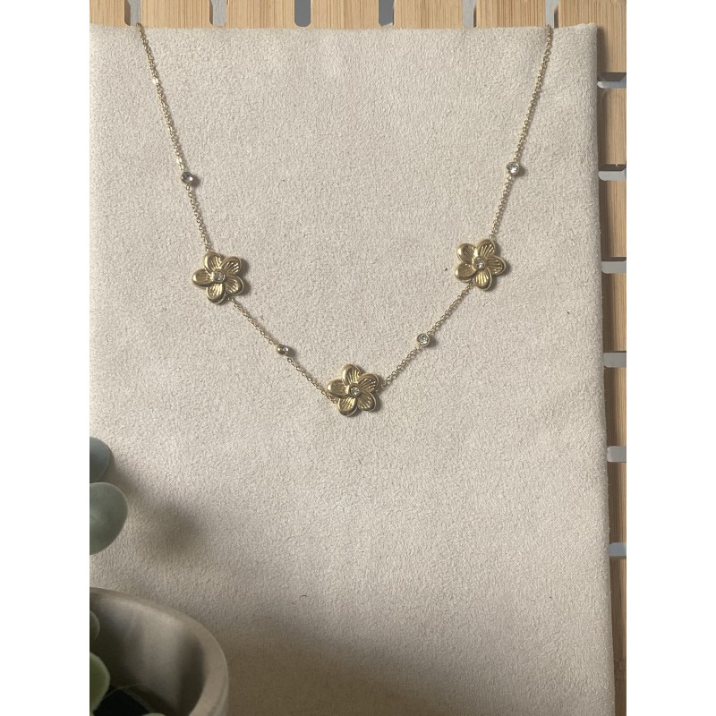 Collier petites fleurs :)