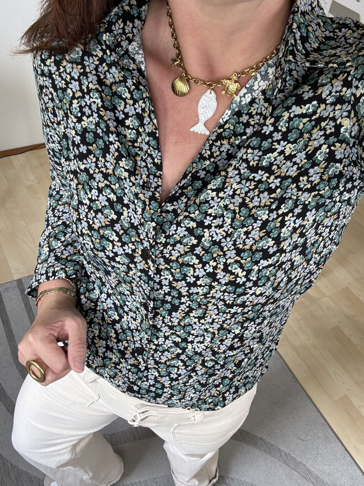 Chemise petites fleurs :)) 