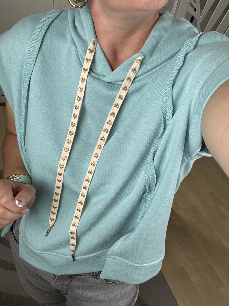 Sweat-shirt sans manche :)) 