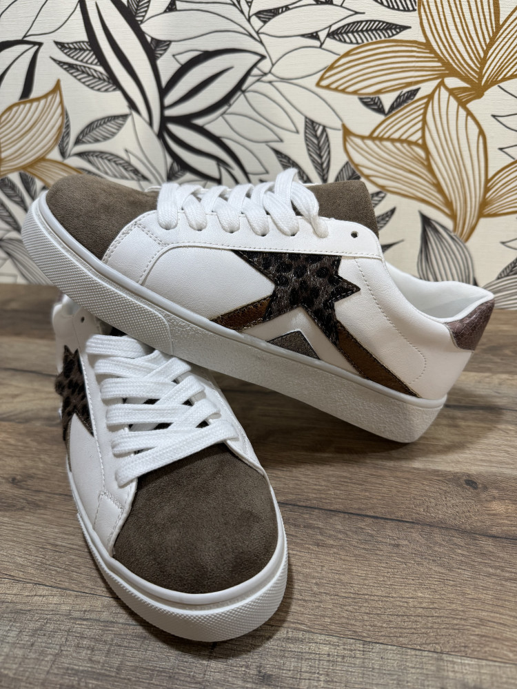 Sneakers Taupe et Léo :)) 