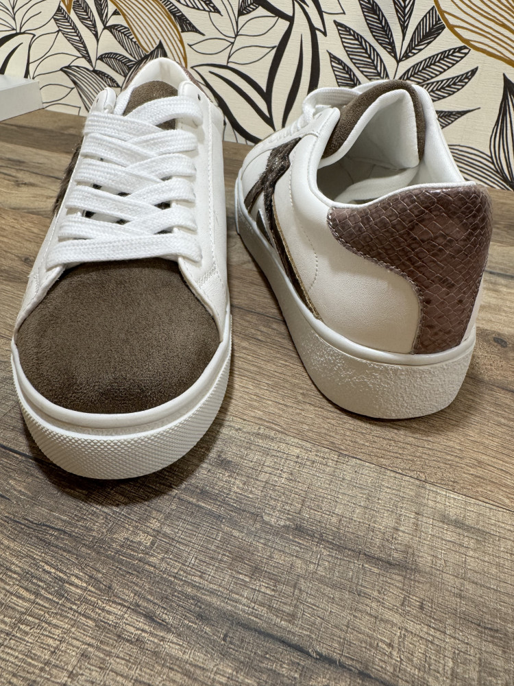 Sneakers Taupe et Léo :)) 