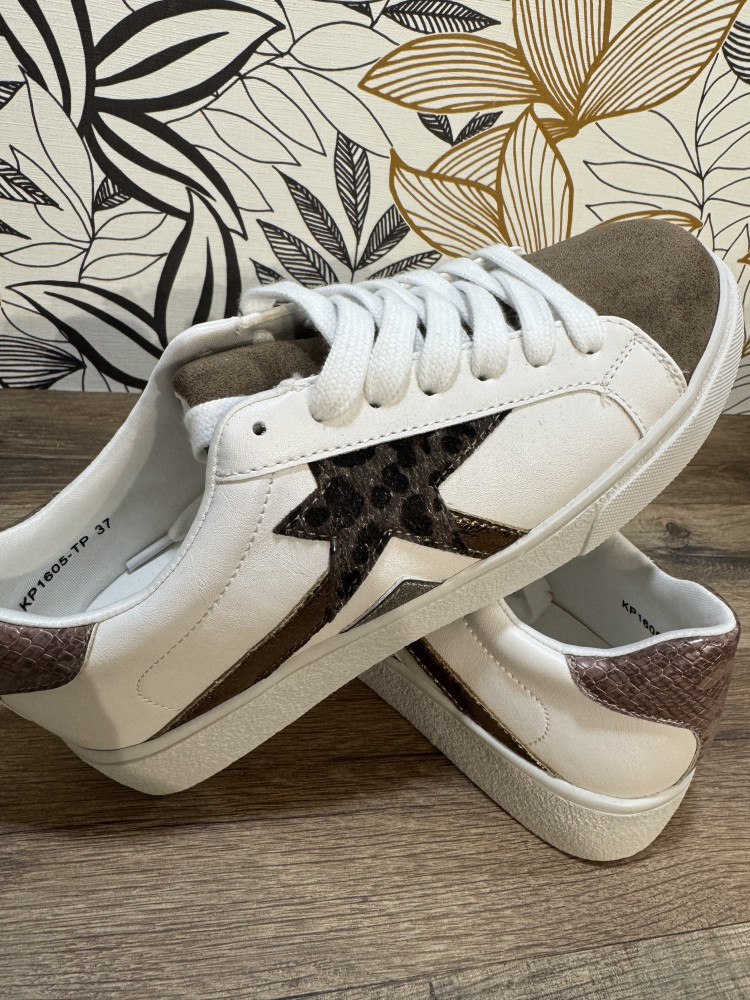 Sneakers Taupe et Léo :)) 