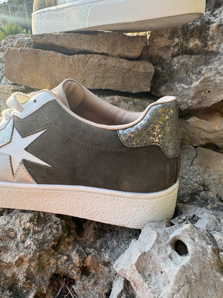 Sneakers kakie et beige :)) 