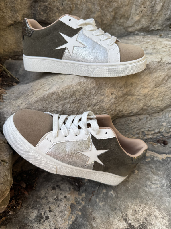 Sneakers kakie et beige :)) 