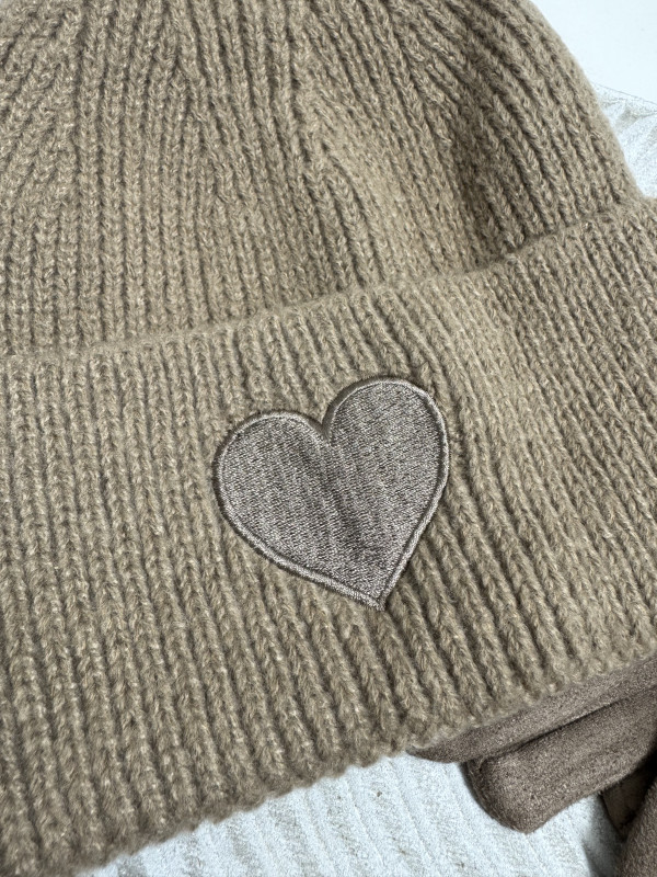 Bonnet Maille Cœur Brodé :)) 