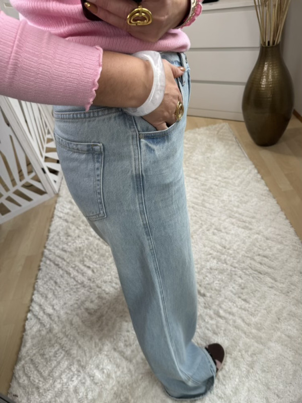 Jean large Roni :)) 