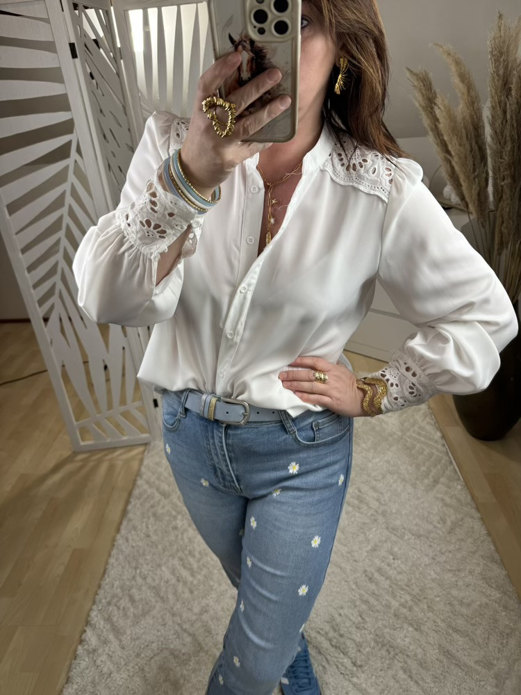 Chemise blanche dentelle :) 