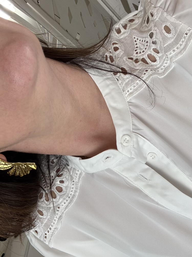 Chemise blanche dentelle :) 