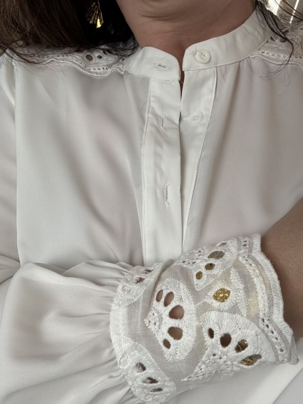Chemise blanche dentelle :) 