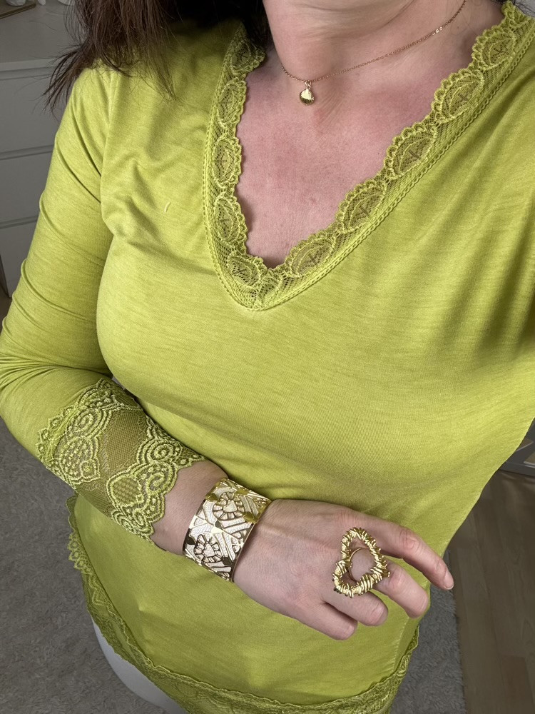 T shirt manches longues dentelle Vert Anis ou camel :) 