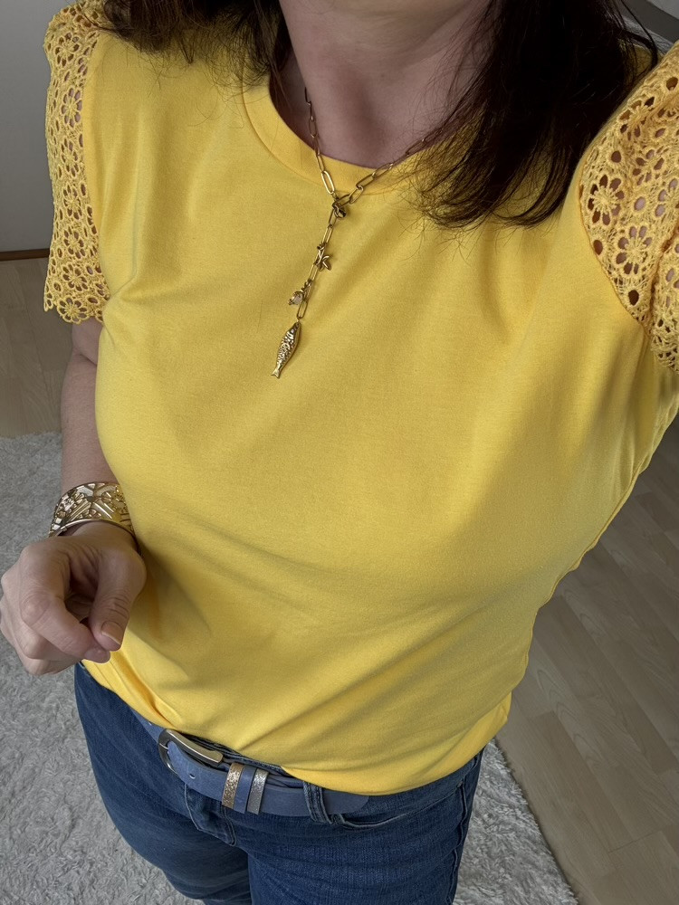 T shirt jaune manches dentelle fleurie:) 