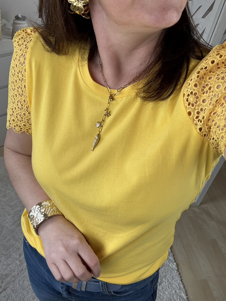 T shirt jaune manches dentelle fleurie:) 