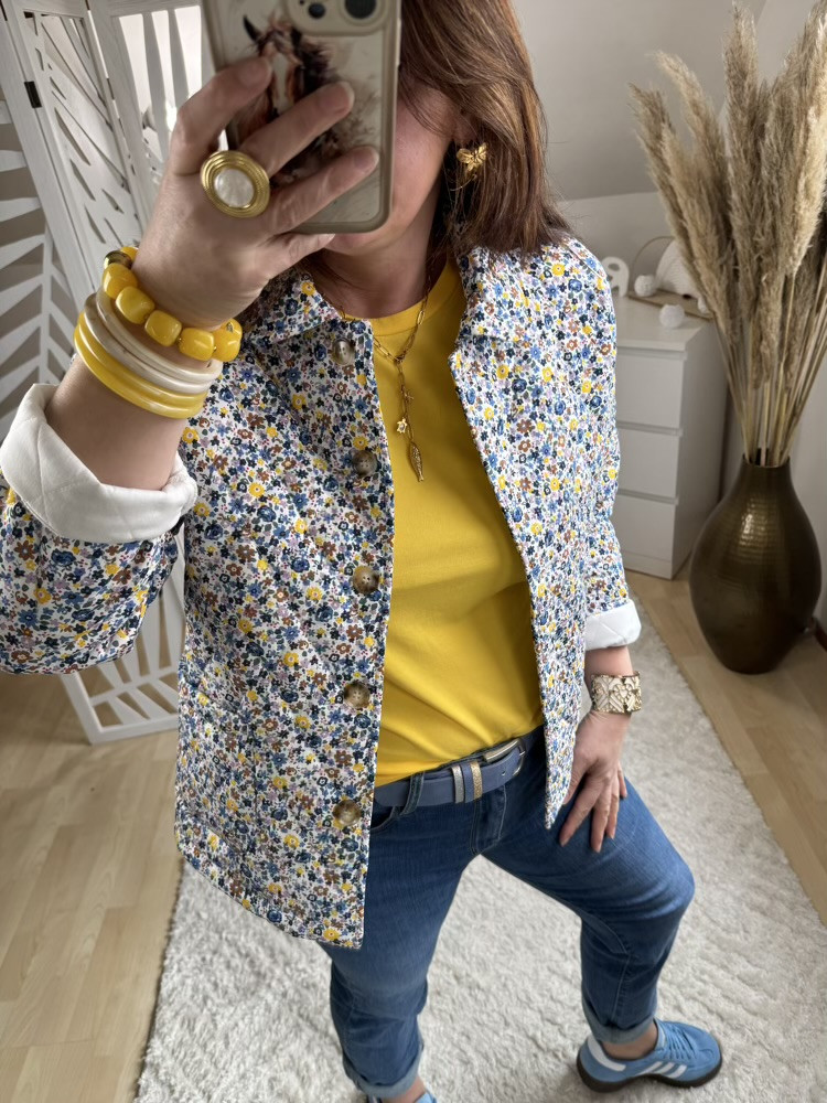 T shirt jaune manches dentelle fleurie:) 