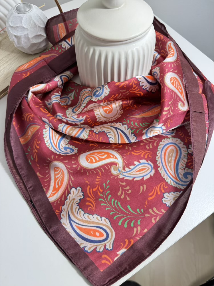 Foulard carré 70*70 motifs Cachemire 