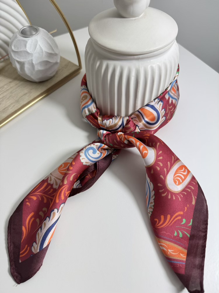 Foulard carré 70*70 motifs Cachemire 