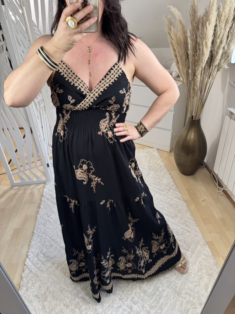Robe longue brodée fines bretelles 