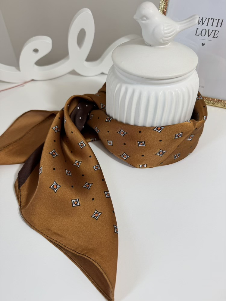 Foulard carré 70*70 chocolat Camel et beige 