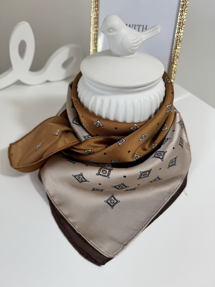 Foulard carré 70*70 chocolat Camel et beige 