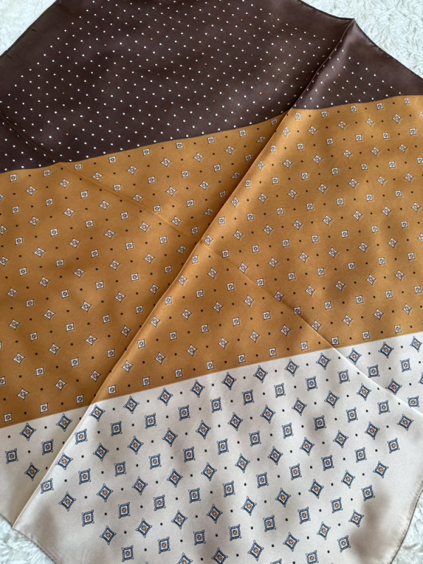 Foulard carré 70*70 chocolat Camel et beige 