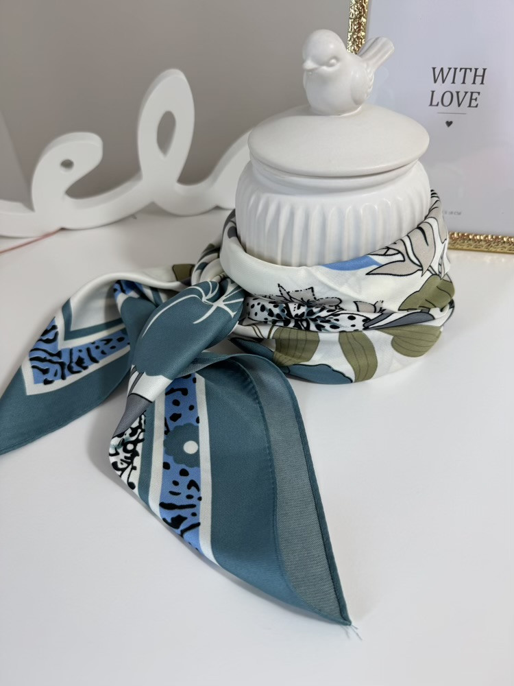 Foulard carré 90*90 fleuri 3 couleurs 