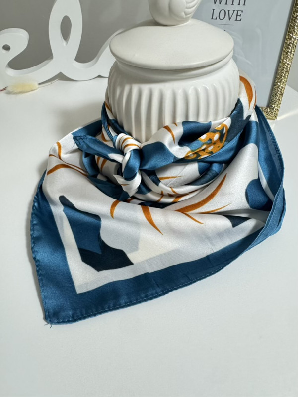Foulard carré fleuri Rose,Bleu et Jaune 