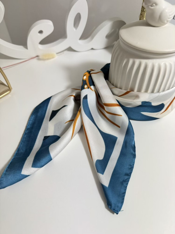 Foulard carré fleuri Rose,Bleu et Jaune 