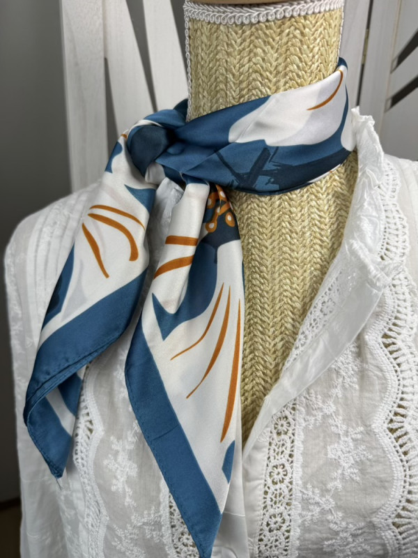 Foulard carré fleuri Rose,Bleu et Jaune 