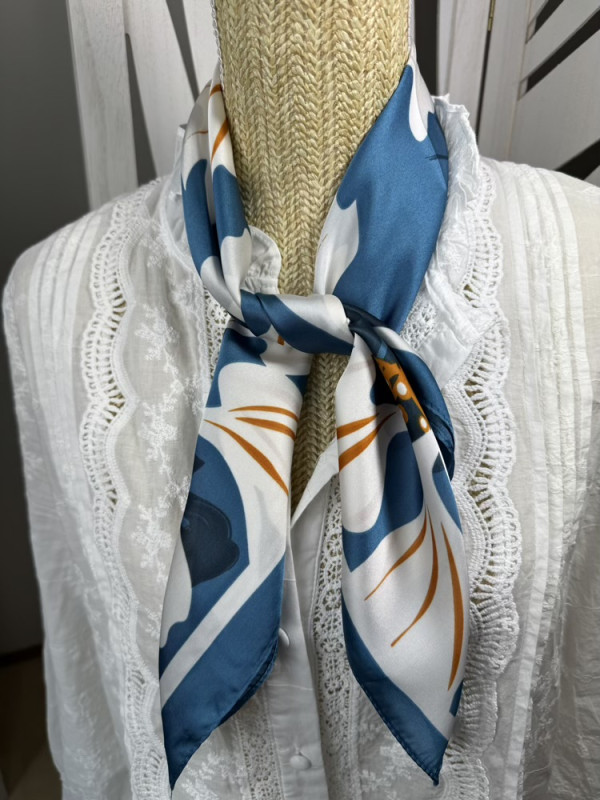 Foulard carré fleuri Rose,Bleu et Jaune 