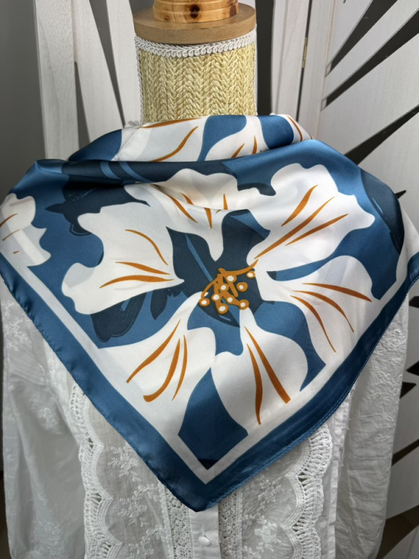 Foulard carré fleuri Rose,Bleu et Jaune 