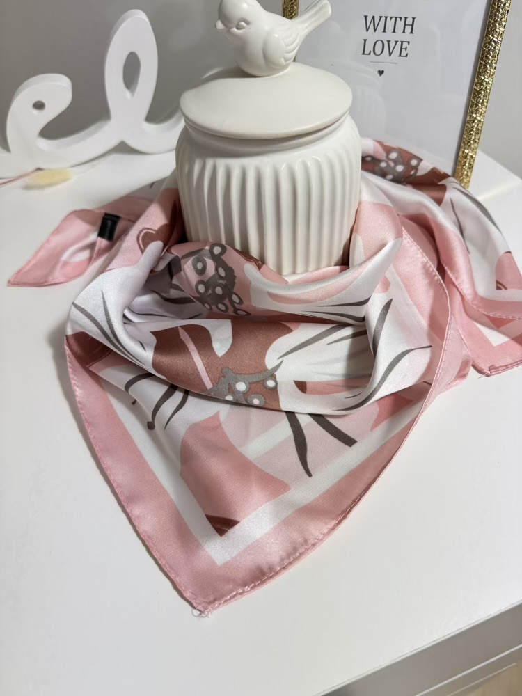 Foulard carré fleuri Rose,Bleu et Jaune 