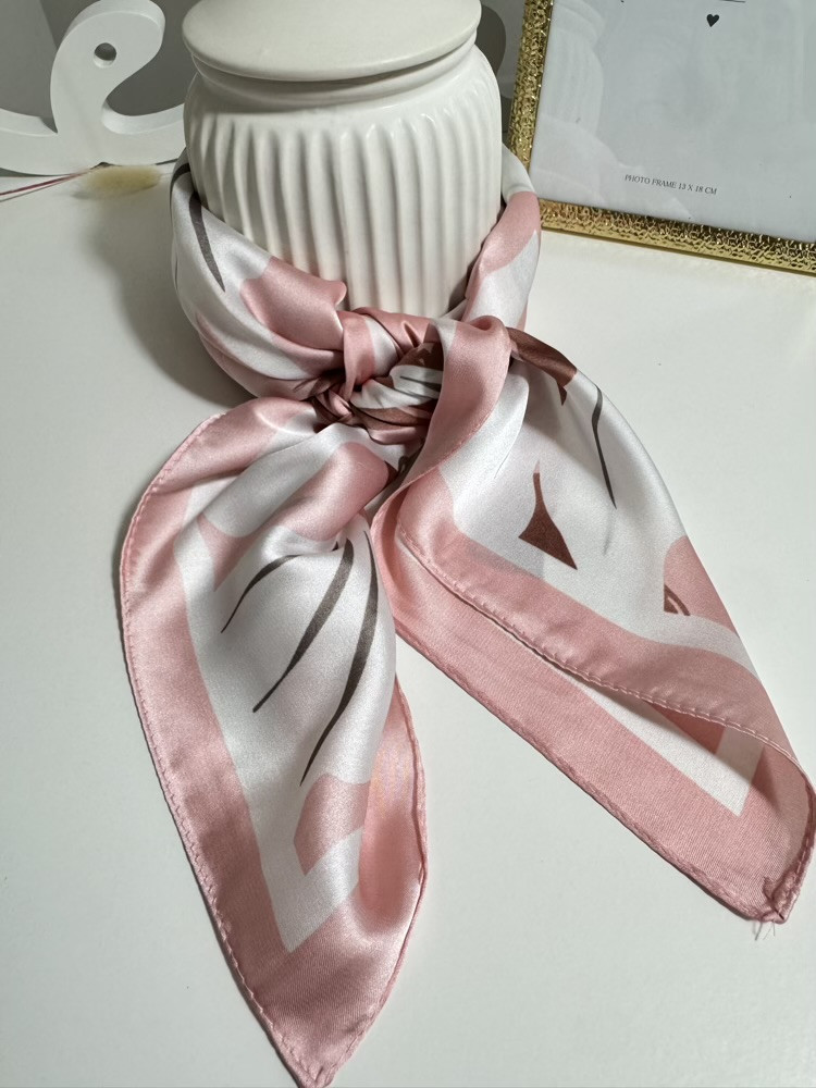 Foulard carré fleuri Rose,Bleu et Jaune 