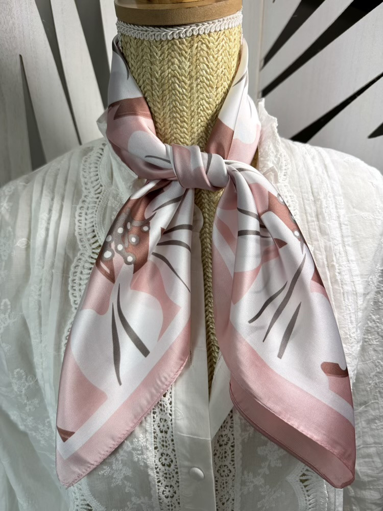 Foulard carré fleuri Rose,Bleu et Jaune 
