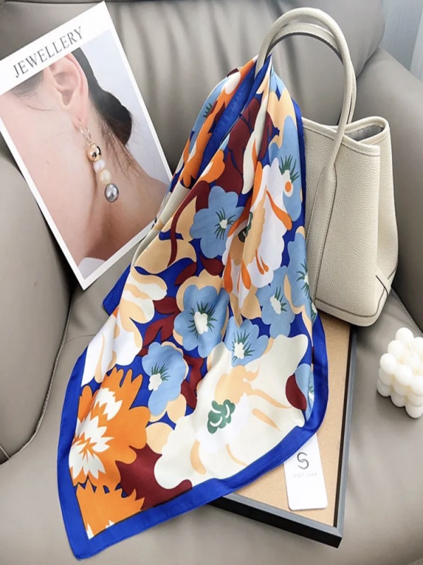 Foulard carré 70*70  Fleuri
