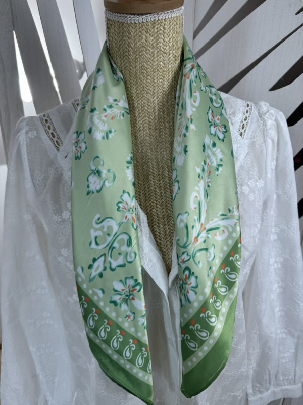 Foulard touché soie 