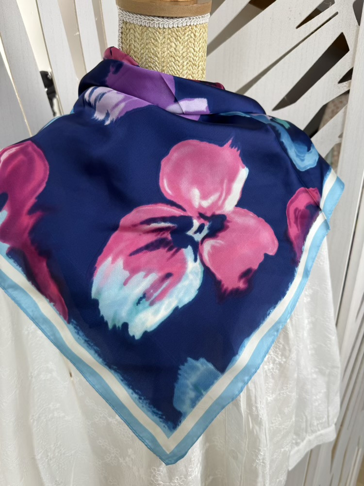 Foulard carré 70*70 bleu roi et Fushia 