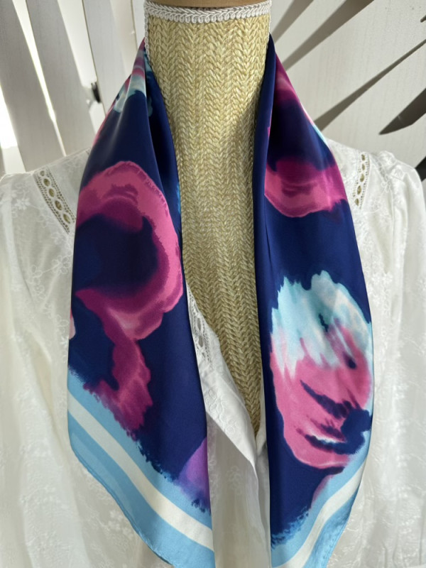 Foulard carré 70*70 bleu roi et Fushia 