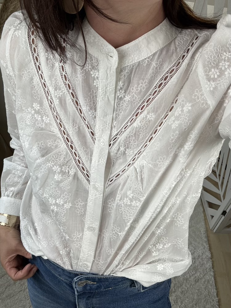 Chemise blanche brodée fleurie Mindy :) 