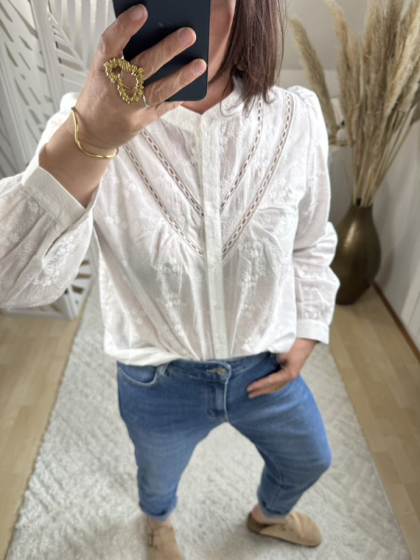 Chemise blanche brodée fleurie Mindy :) 