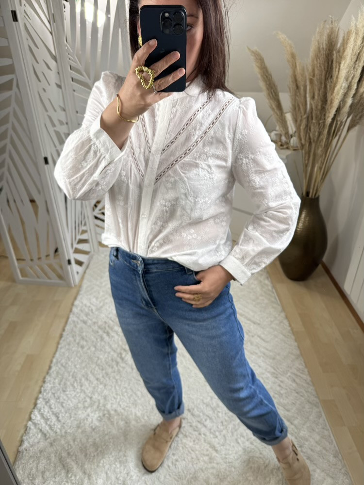 Chemise blanche brodée fleurie Mindy :) 