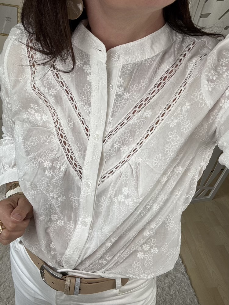 Chemise blanche brodée fleurie Mindy :) 