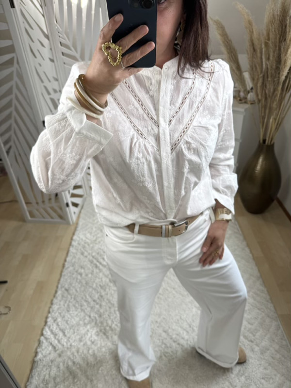Chemise blanche brodée fleurie Mindy :) 