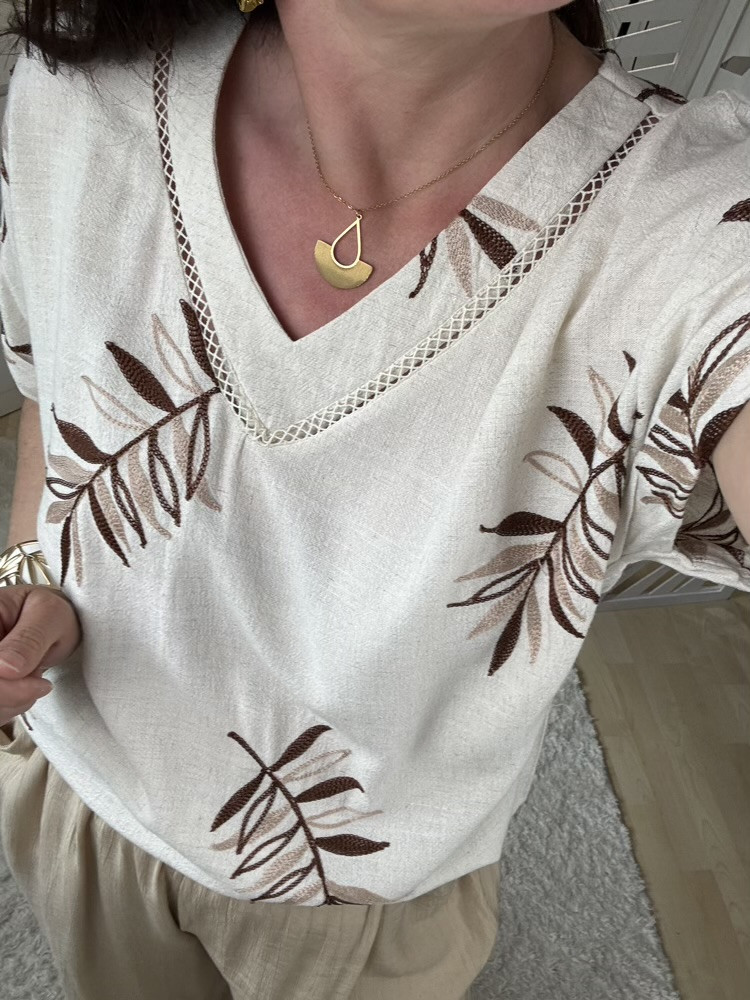 Blouse brodée feuillage :) 