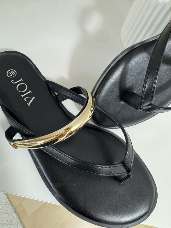 Tongs noires bijou doré 