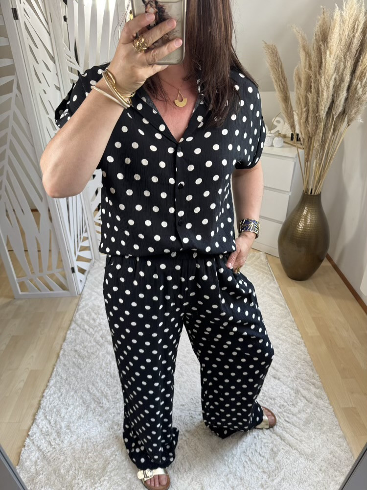 Pantalon noir pois blanc :) 