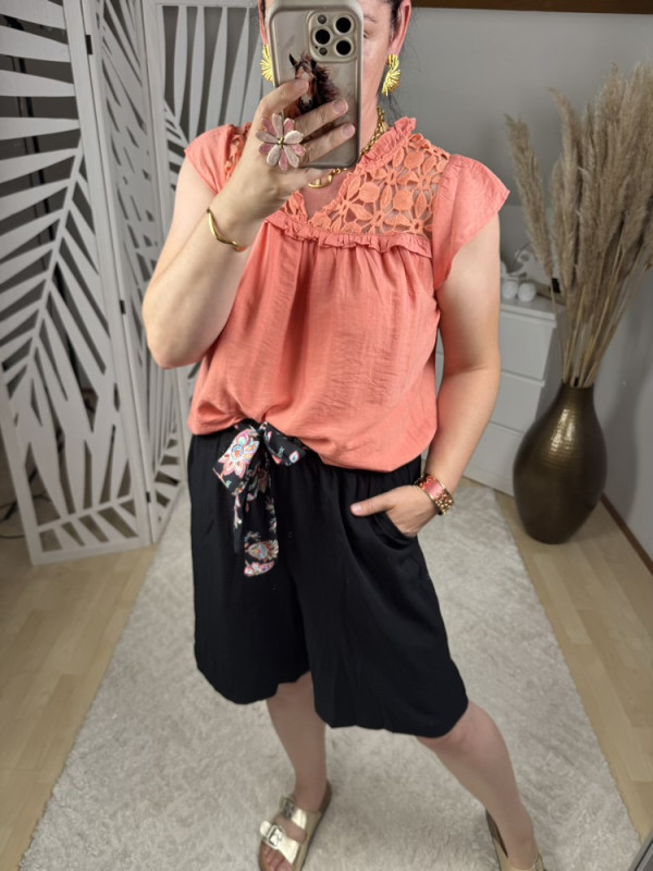 Blouse corail épaules ajourées :) 
