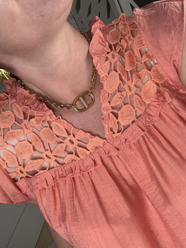 Blouse corail épaules ajourées :) 