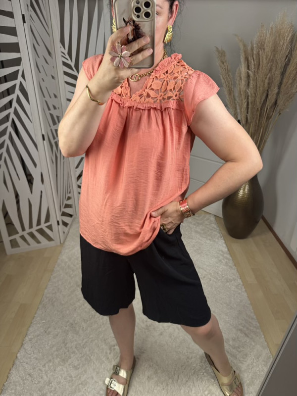 Blouse corail épaules ajourées :) 