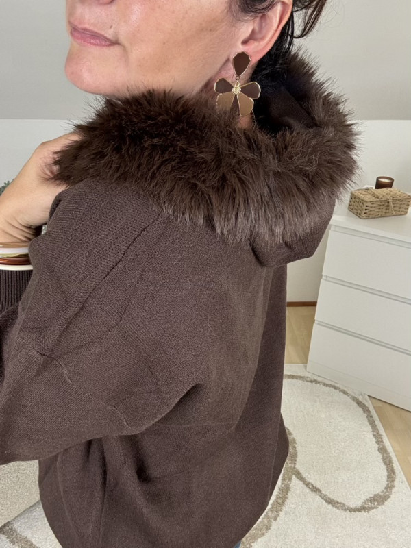 Pull capuche fausse fourrure Lindt 