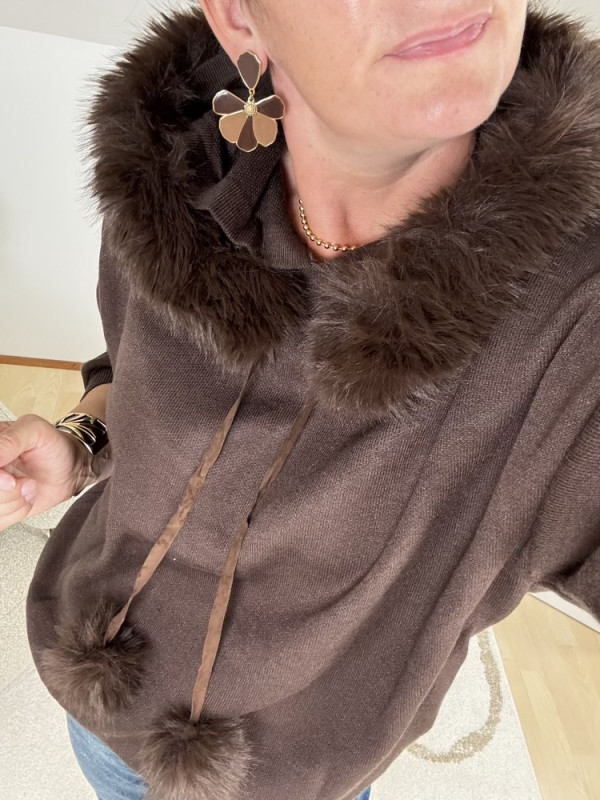 Pull capuche fausse fourrure Lindt 
