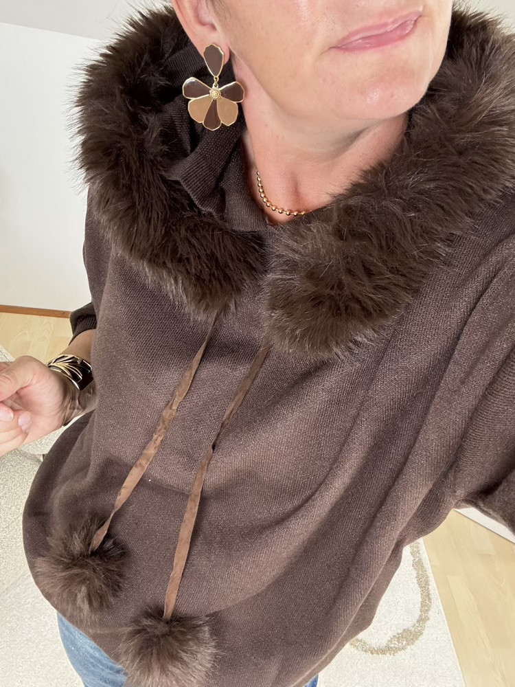 Pull capuche fausse fourrure Lindt 